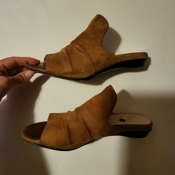 Tanya Heath Convertible Shoes 'Cynthia Kentucky Velvet' - Picture 5 of 13